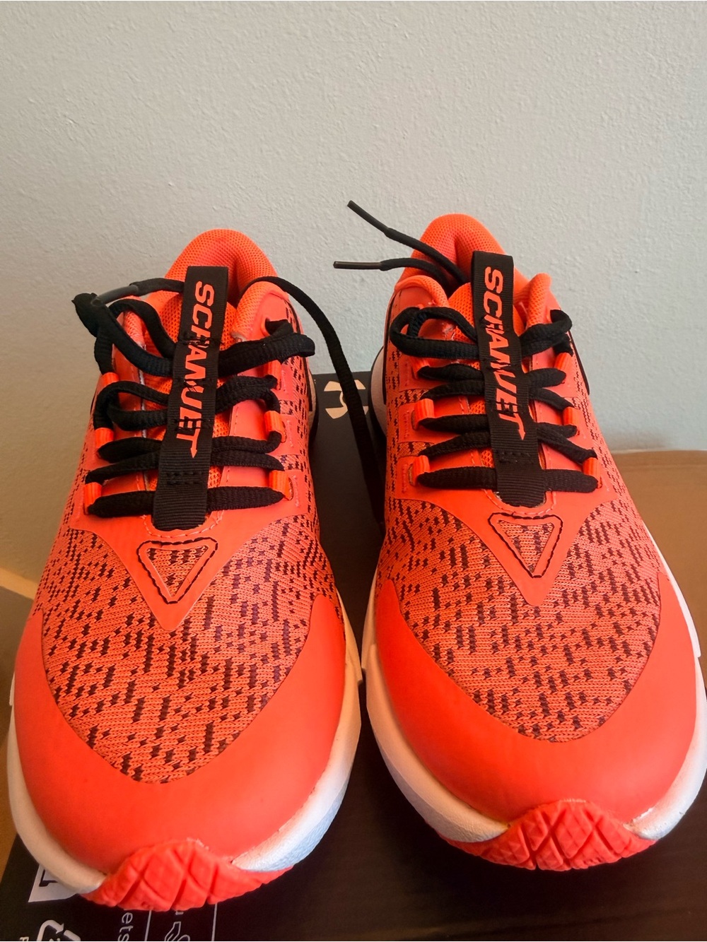 Under Armour UA BGS Scramjet 5 (GS) Low-Top Sneakers Orange/Black 4.5Y
